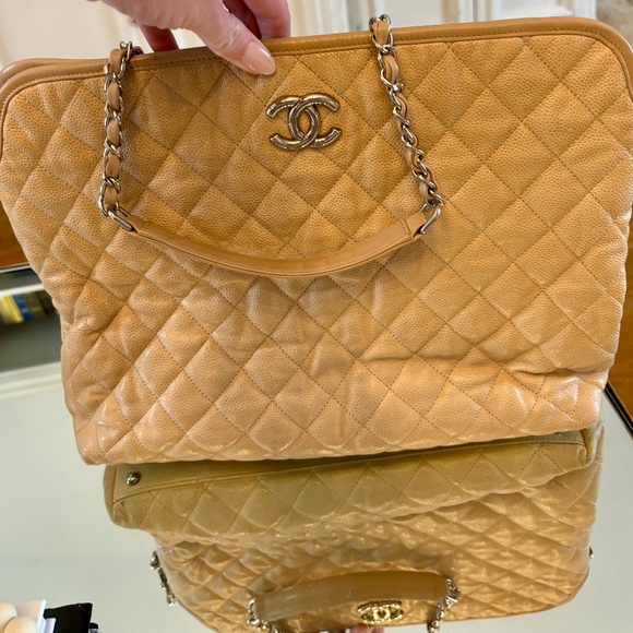 Chanel cream caviar leather quilted shoulder bag - Picture 1 of 4